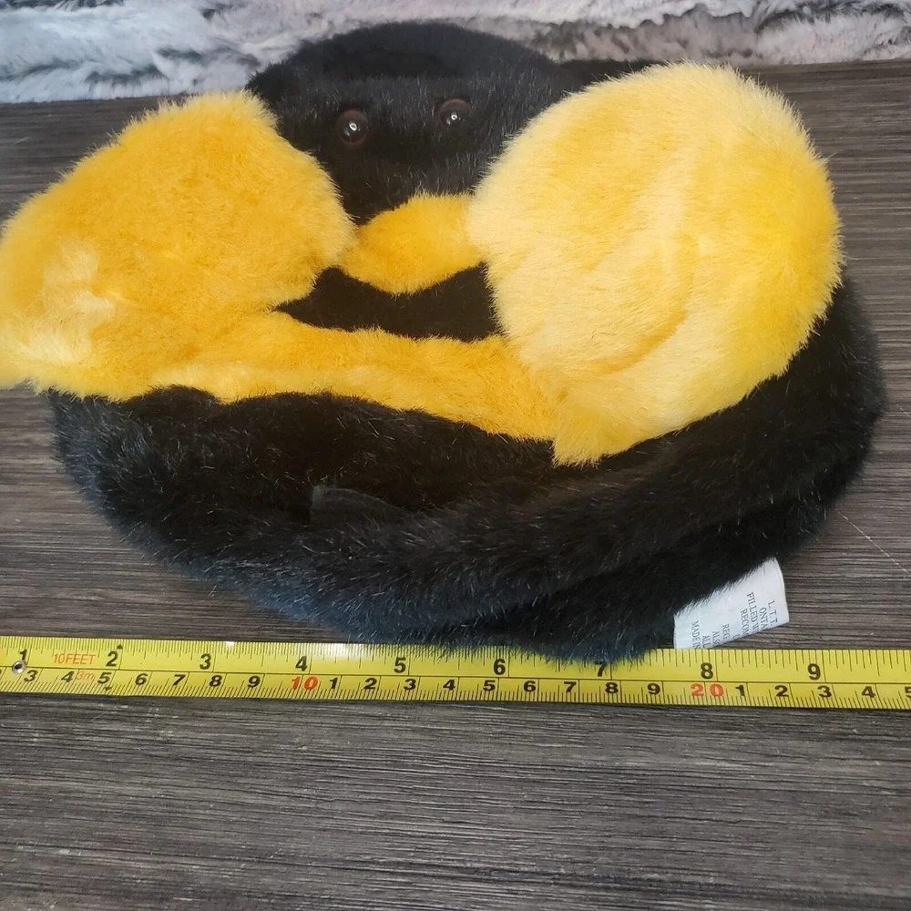L.T.T. International FUZZY Bumble‎ Bee Plush Purse Yellow Pom Pom Zipper Pull